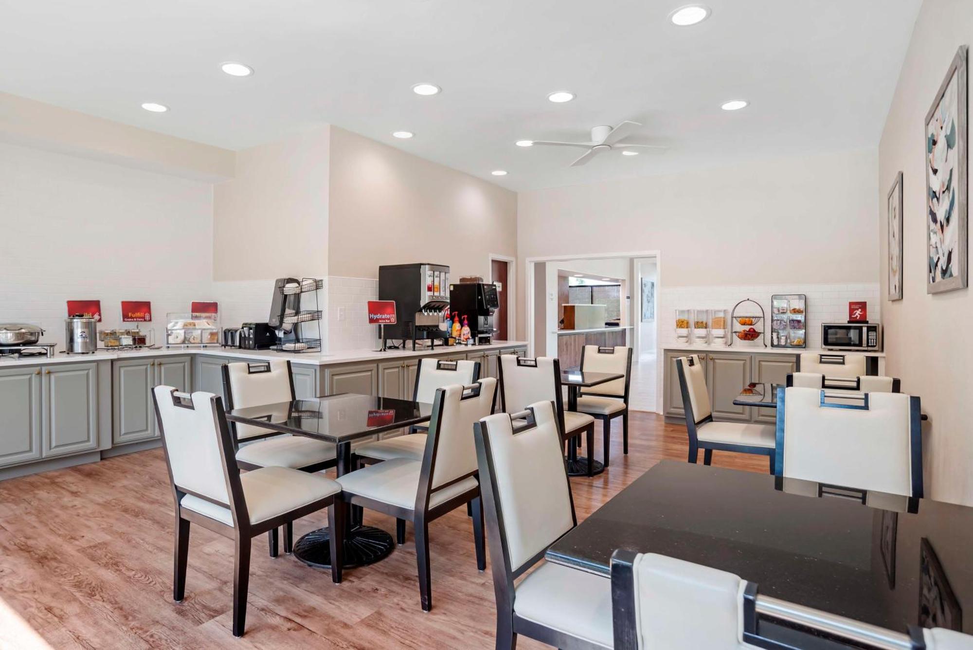 Best Western Plus Two Rivers Hotel & Suites Demopolis Bagian luar foto