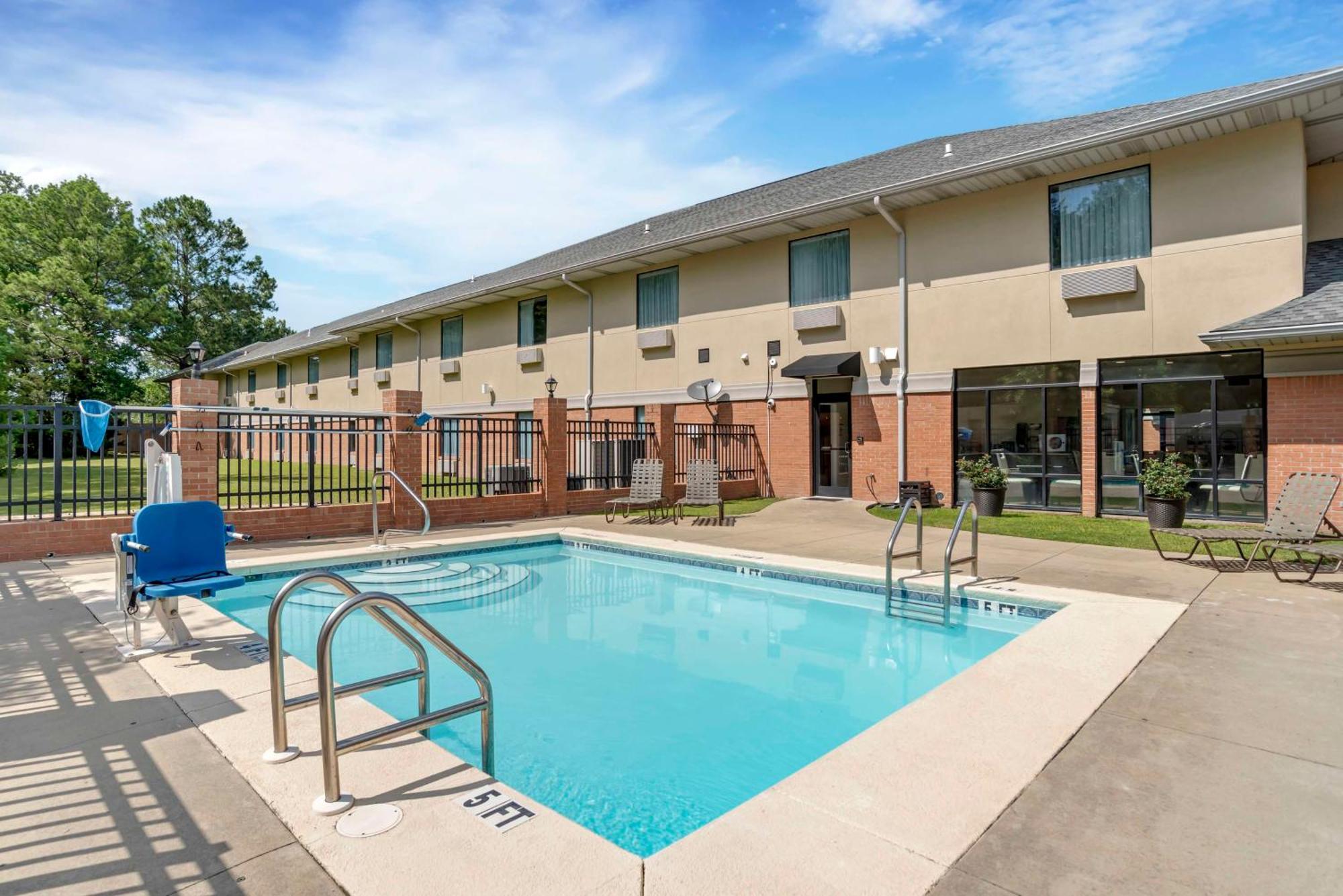 Best Western Plus Two Rivers Hotel & Suites Demopolis Bagian luar foto