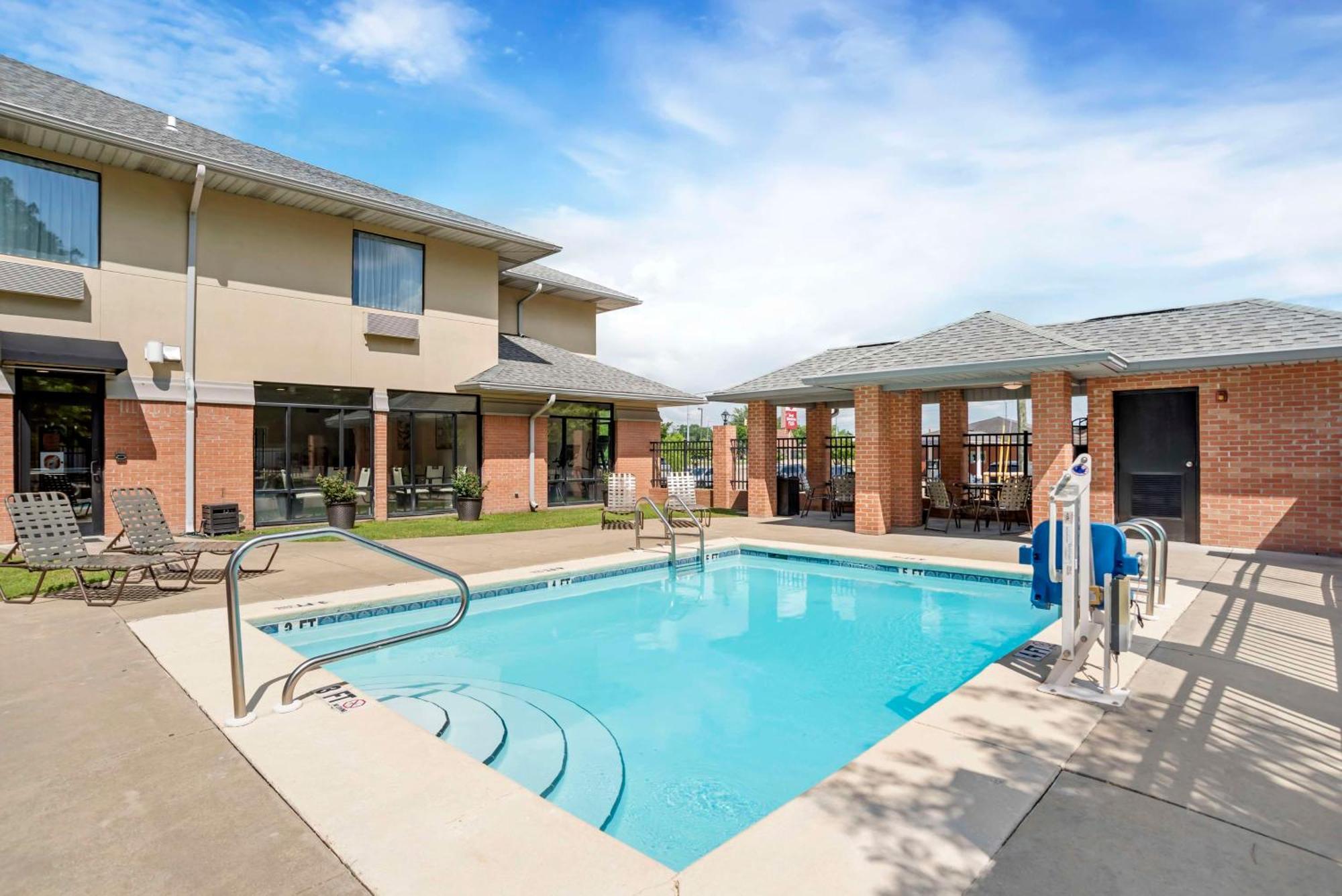 Best Western Plus Two Rivers Hotel & Suites Demopolis Bagian luar foto
