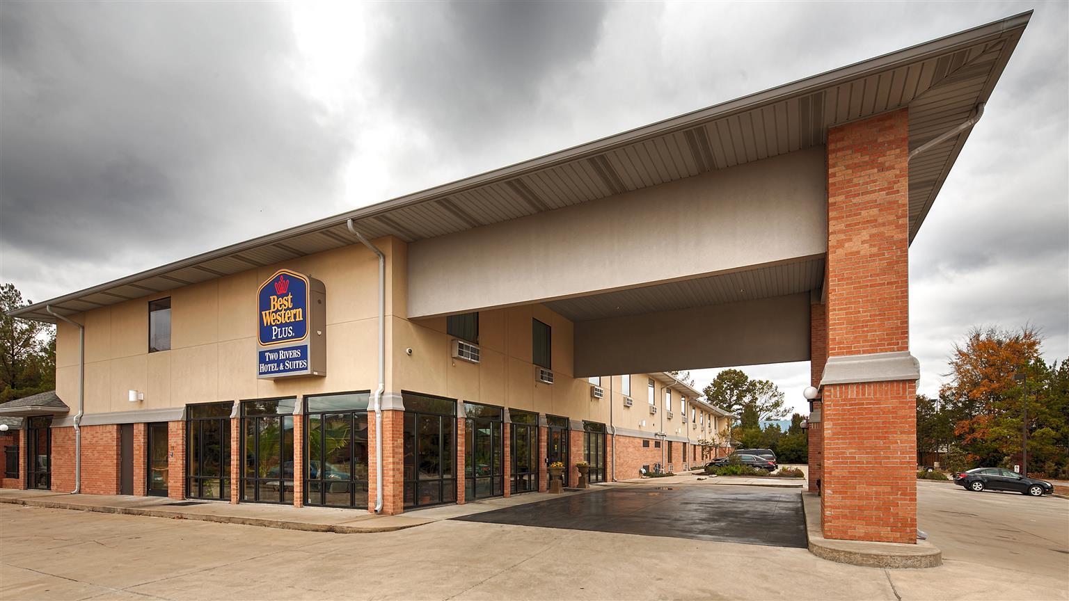 Best Western Plus Two Rivers Hotel & Suites Demopolis Bagian luar foto