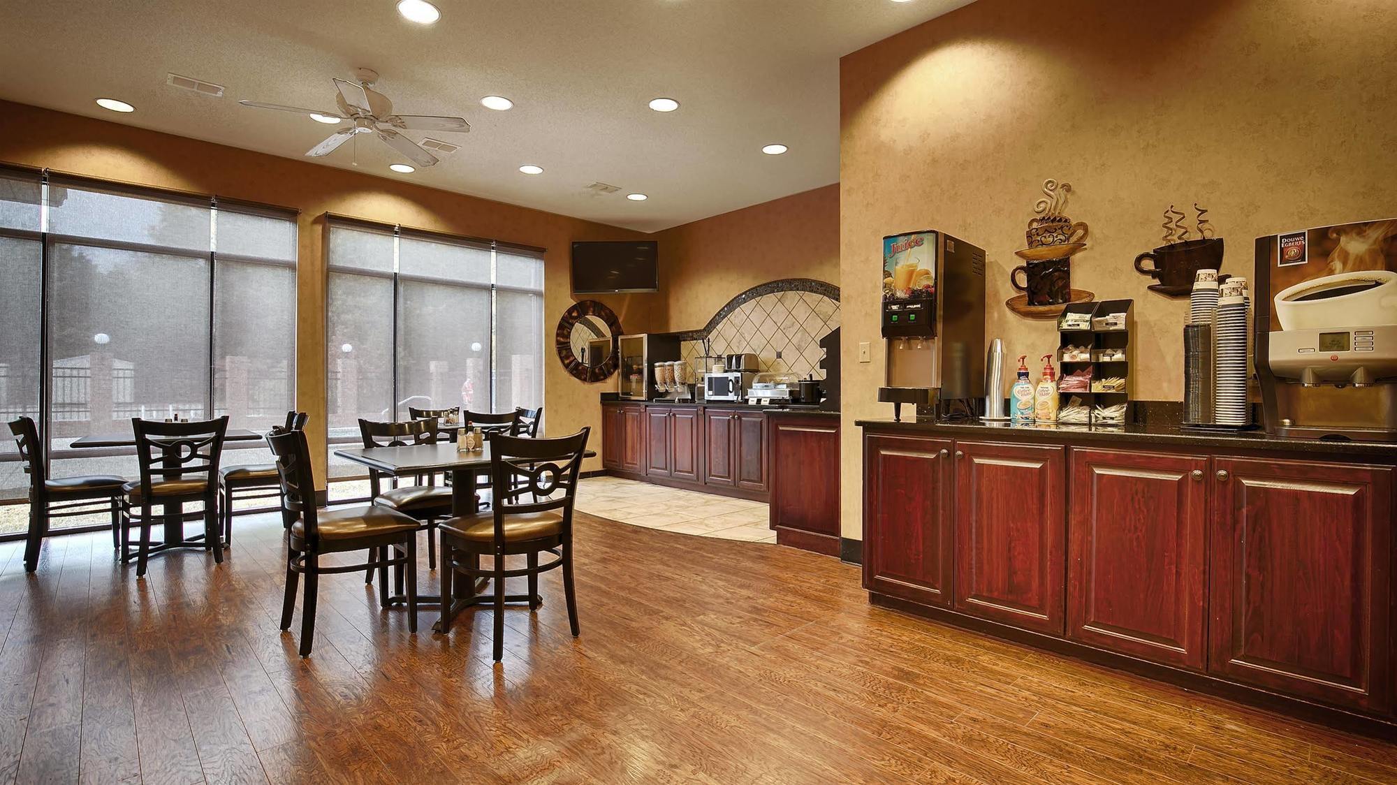 Best Western Plus Two Rivers Hotel & Suites Demopolis Bagian luar foto
